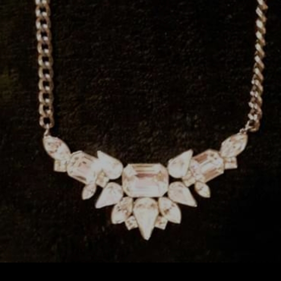 Beautiful & Dynamic Swarovski Crystal Necklace. - Picture 1 of 4